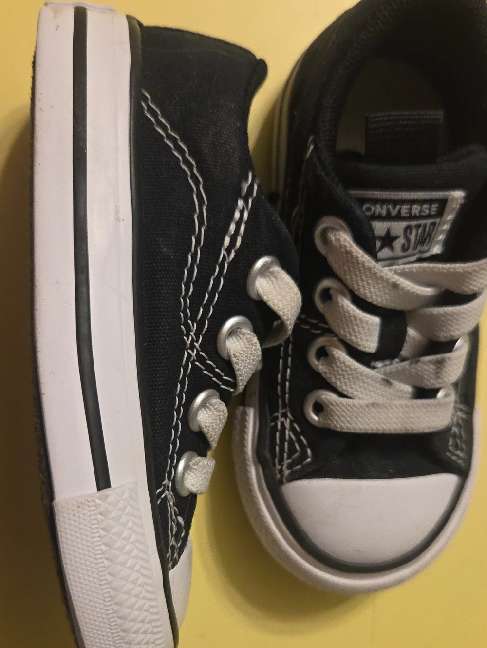 Converse Toddler Kids Sz 5 Black and White Low-Top Canvas Sneakers